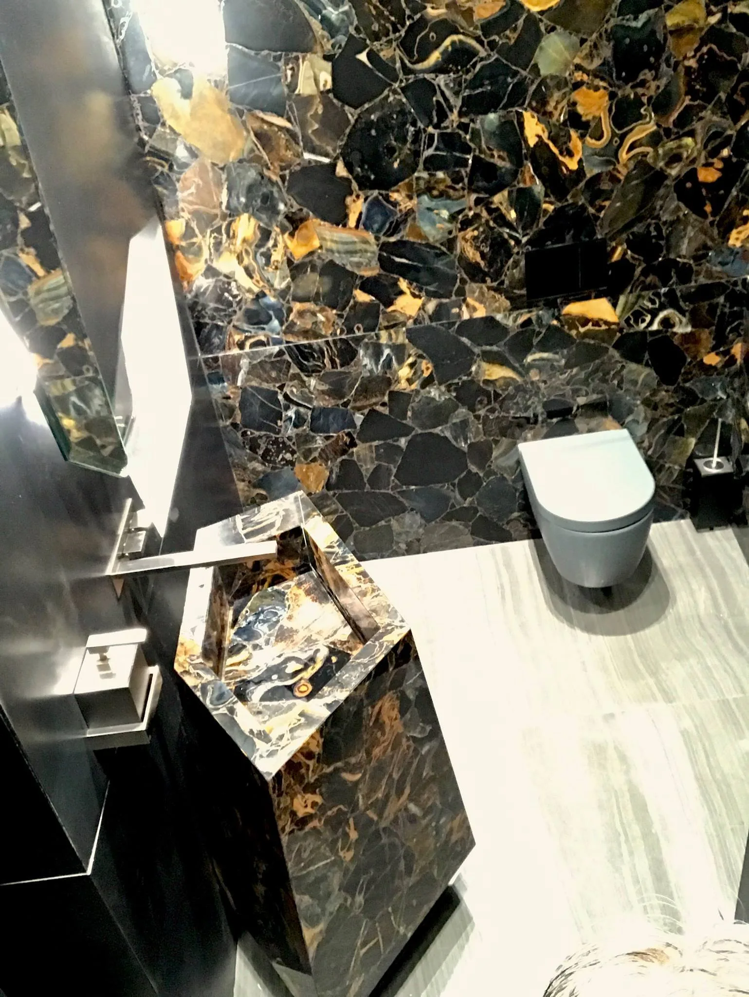 Waschbecken Toilette Gäste WC mit Tigerauge