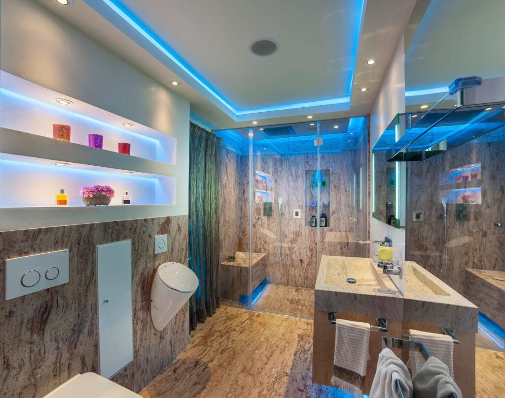 Wellness und spa oase für ihren wohlfühlurlaub im beengten badezimmer