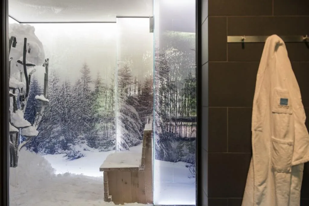 Schneeraum Spa nach der Sauna die andere Abkühlung