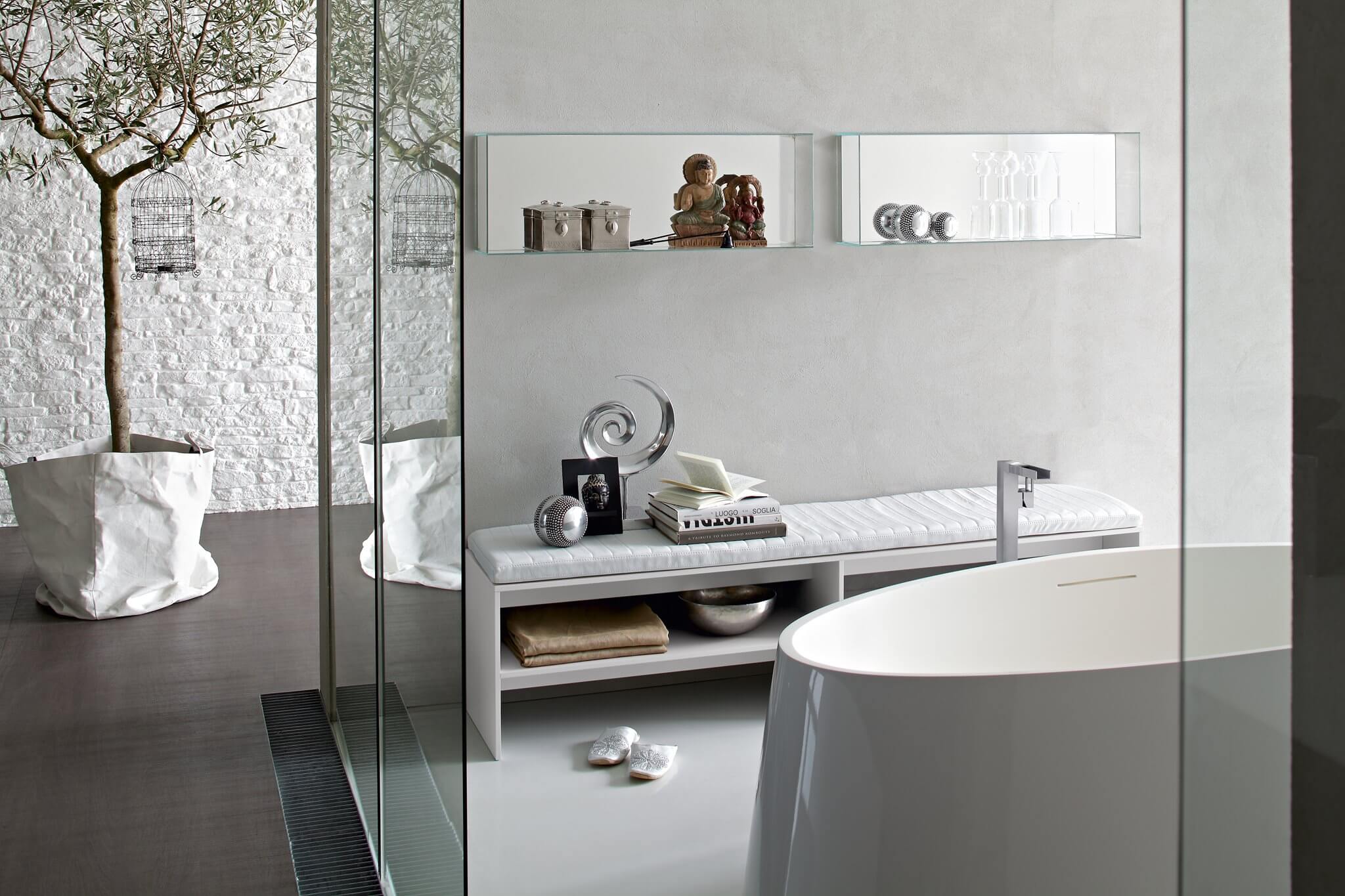 Spa individuelle Badezimmer Design moderner Lifestyle (3) Egal ob Sie nach einem Spa Berlin, Badezimmer Bonn oder einem Luxus Spa in Wiesbaden suchen, bei vielen Ausstellern finden Sie das türkische Dampfbad des Herstellers Effegibi, Starpool, Klafs, Jacuzzi Whirlpools oder mr. steam als Bestandteil des Wellness orientierten Spa Design. Das Hamam, wie das türkische Dampfbad genannt wird, oder aber auch mediterrane Bäder, bringen die wohltuende Hydrotherapie auch in Ihr Designer Bad oder Outdoor Spa und verbinden das traditionelle Element der orientalischen Badkultur mit fortschrittlicher Technologie. Stress, die Sorgen des Alltags und die zunehmende Reizüberflutung des heutigen Lifestyle werden vom heißen Dampf der Hamam-Systeme von Wissen des Experten einfach weggespült. Denn die Entspannung, die dem Körper durch den Dampf geschenkt wird, wirkt sich auch auf die Psyche aus und beseitigt psychosomatische Rückenschmerzen und Verspannungen nach nur wenigen relaxten Augenblicken im Premium Spa.