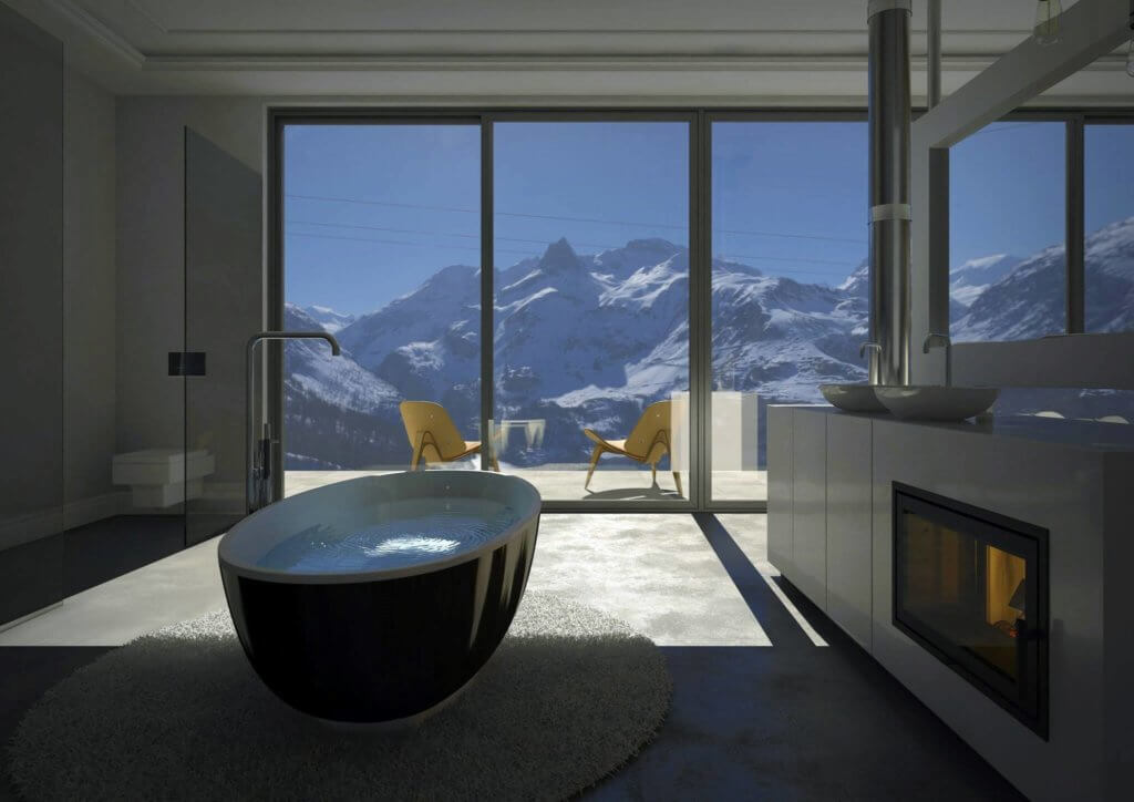 Luxus Badewanne mit Kuhfell-Muster vor Kamin und Panoramafenster mit Alpenblick