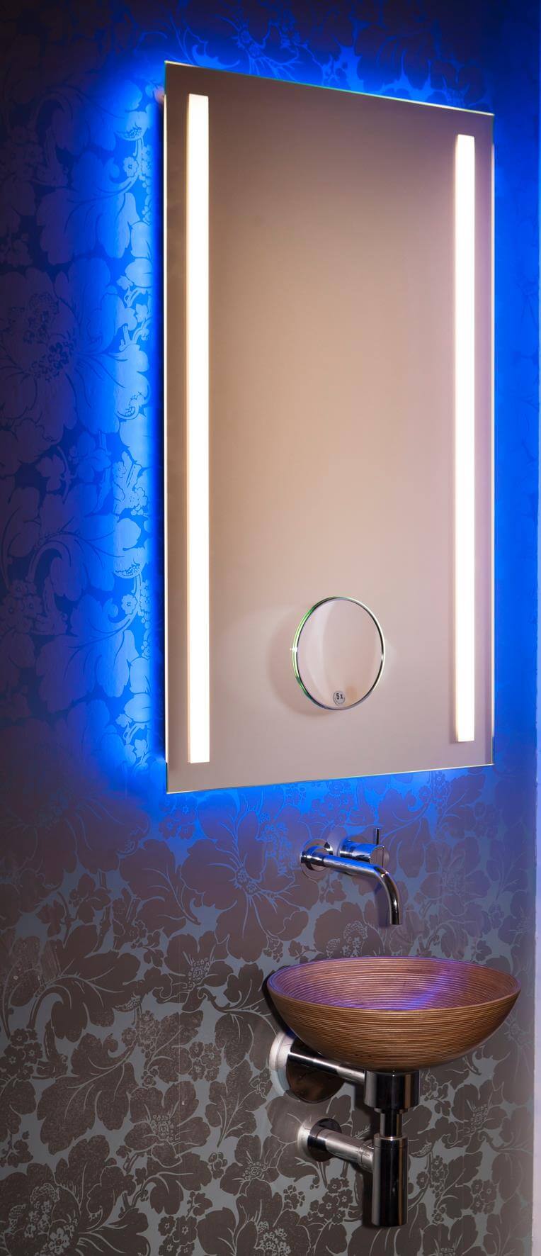 Der Lichtfarbenspiegel by Torsten Müller ist erhältlich in den vielfältigsten Größen und somit passend im Bad, Spa und Raumdesign und natürlich auch im Gäste WC einzusetzen. 