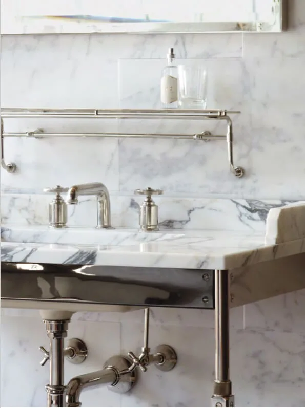 THG Paris Armaturen und hochwertiges Badezimmer-Zubehör für ihr Badezimmer Design Edler Stein, Kristallglas, Porzellan, optisches Glas, natürlicher Marmor: THG Paris wählt sorgfältig Materialien hoher Qualität zur Schaffung außergewöhnlicher Stücke. THG Paris steht für zeitlosen Luxus im privat Spa und eine außergewöhnliche Lebensart.