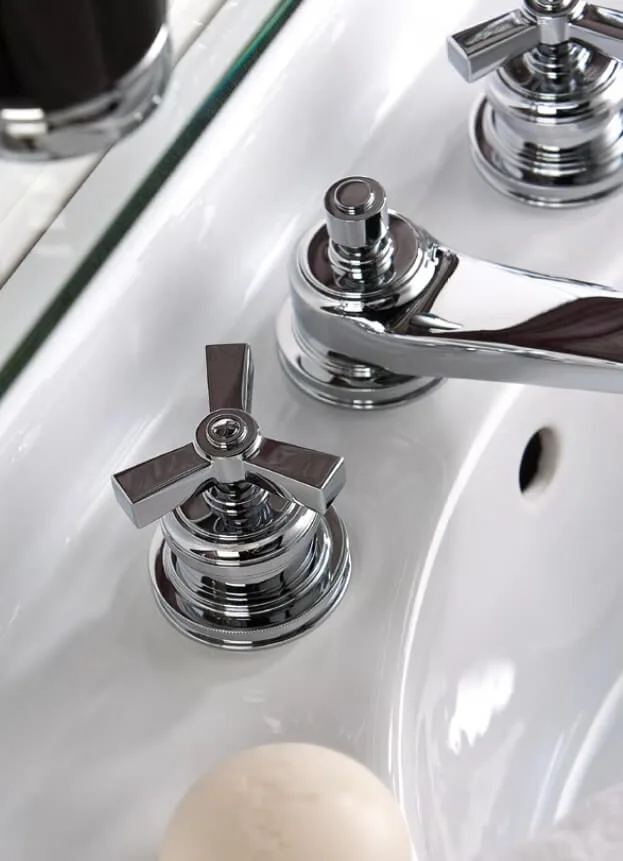 THG Paris Armaturen und hochwertiges Badezimmer-Zubehör für ihr Badezimmer Design Edler Stein, Kristallglas, Porzellan, optisches Glas, natürlicher Marmor: THG Paris wählt sorgfältig Materialien hoher Qualität zur Schaffung außergewöhnlicher Stücke. THG Paris steht für zeitlosen Luxus im privat Spa und eine außergewöhnliche Lebensart.