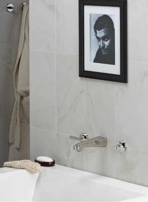 THG Paris Armaturen und hochwertiges Badezimmer-Zubehör für ihr Badezimmer Design Edler Stein, Kristallglas, Porzellan, optisches Glas, natürlicher Marmor: THG Paris wählt sorgfältig Materialien hoher Qualität zur Schaffung außergewöhnlicher Stücke. THG Paris steht für zeitlosen Luxus im privat Spa und eine außergewöhnliche Lebensart.