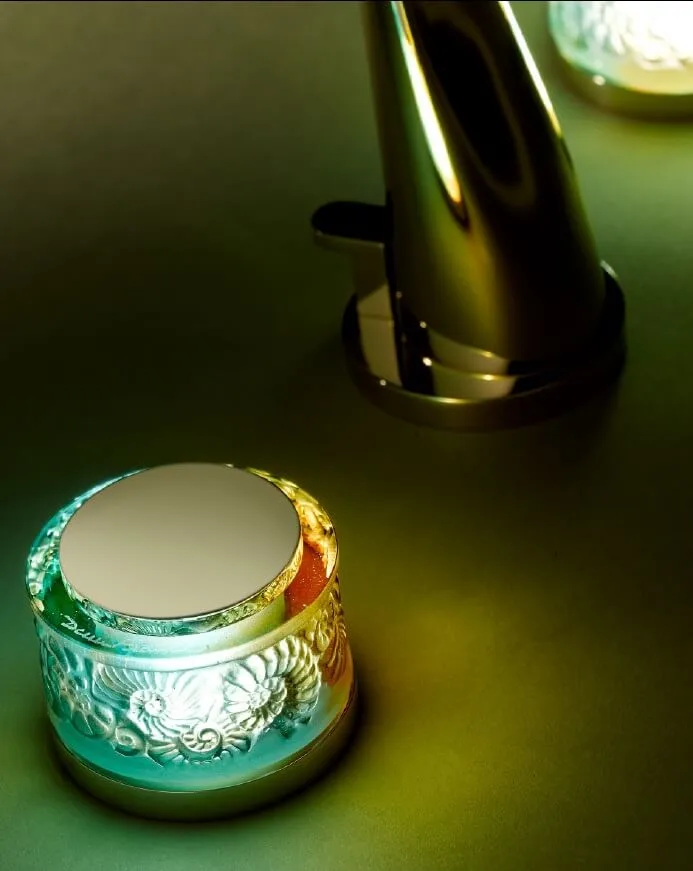THG Paris Armaturen und hochwertiges Badezimmer-Zubehör für ihr Badezimmer Design Edler Stein, Kristallglas, Porzellan, optisches Glas, natürlicher Marmor: THG Paris wählt sorgfältig Materialien hoher Qualität zur Schaffung außergewöhnlicher Stücke. THG Paris steht für zeitlosen Luxus im privat Spa und eine außergewöhnliche Lebensart.