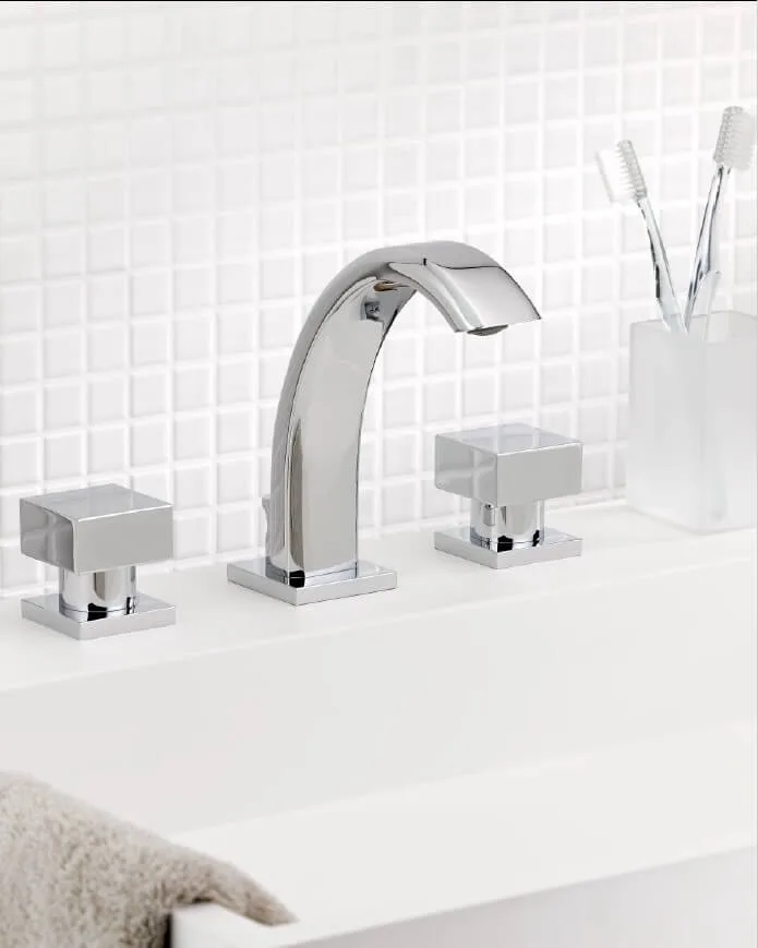 THG Paris Armaturen und hochwertiges Badezimmer-Zubehör für ihr Badezimmer Design Edler Stein, Kristallglas, Porzellan, optisches Glas, natürlicher Marmor: THG Paris wählt sorgfältig Materialien hoher Qualität zur Schaffung außergewöhnlicher Stücke. THG Paris steht für zeitlosen Luxus im privat Spa und eine außergewöhnliche Lebensart.