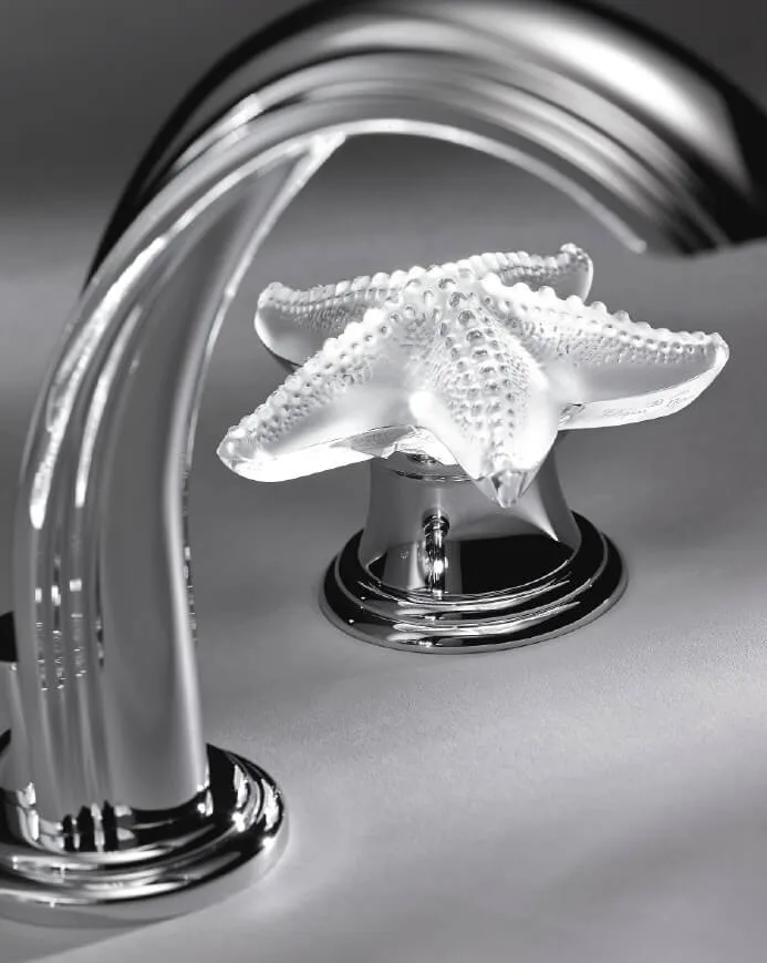 THG Paris Armaturen und hochwertiges Badezimmer-Zubehör für ihr Badezimmer Design Edler Stein, Kristallglas, Porzellan, optisches Glas, natürlicher Marmor: THG Paris wählt sorgfältig Materialien hoher Qualität zur Schaffung außergewöhnlicher Stücke. THG Paris steht für zeitlosen Luxus im privat Spa und eine außergewöhnliche Lebensart.