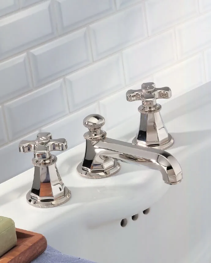 THG Paris Armaturen und hochwertiges Badezimmer-Zubehör für ihr Badezimmer Design Edler Stein, Kristallglas, Porzellan, optisches Glas, natürlicher Marmor: THG Paris wählt sorgfältig Materialien hoher Qualität zur Schaffung außergewöhnlicher Stücke. THG Paris steht für zeitlosen Luxus im privat Spa und eine außergewöhnliche Lebensart.