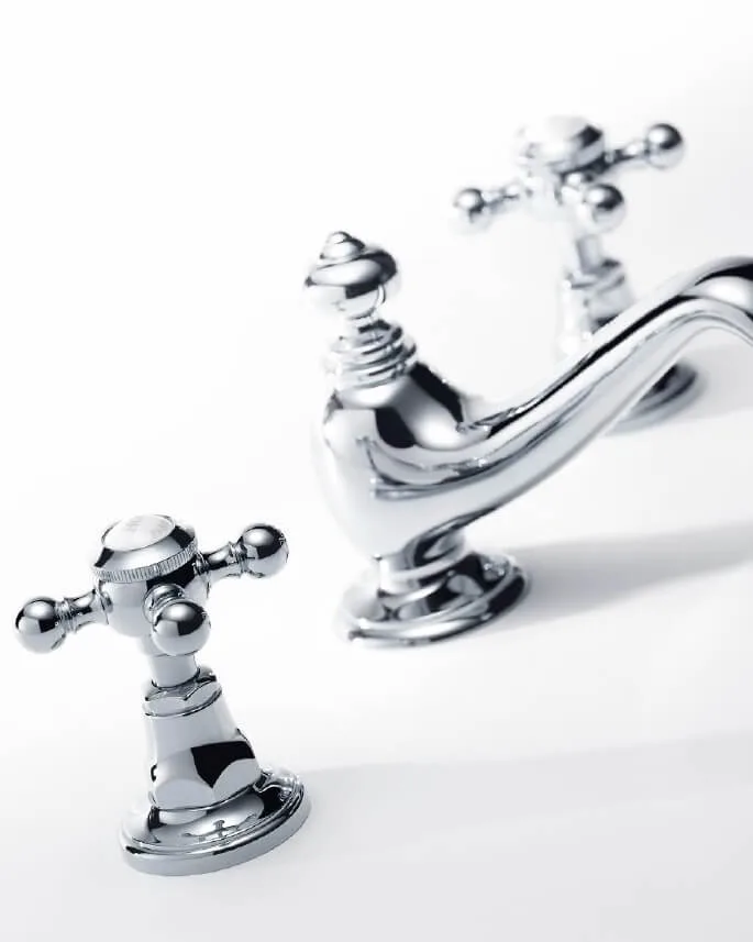 THG Paris Armaturen und hochwertiges Badezimmer-Zubehör für ihr Badezimmer Design Edler Stein, Kristallglas, Porzellan, optisches Glas, natürlicher Marmor: THG Paris wählt sorgfältig Materialien hoher Qualität zur Schaffung außergewöhnlicher Stücke. THG Paris steht für zeitlosen Luxus im privat Spa und eine außergewöhnliche Lebensart.