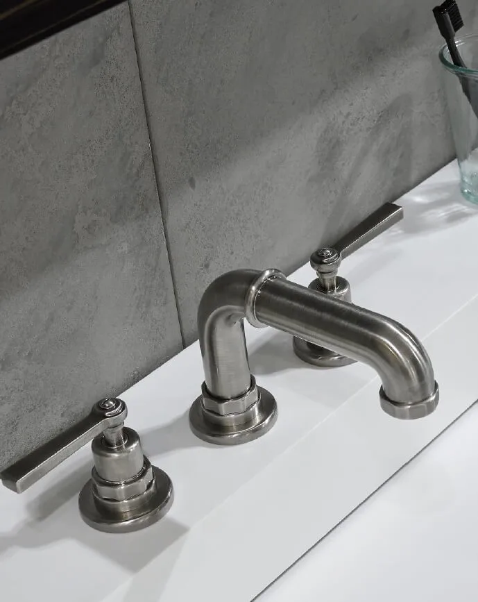 THG Paris Armaturen und hochwertiges Badezimmer-Zubehör für ihr Badezimmer Design Edler Stein, Kristallglas, Porzellan, optisches Glas, natürlicher Marmor: THG Paris wählt sorgfältig Materialien hoher Qualität zur Schaffung außergewöhnlicher Stücke. THG Paris steht für zeitlosen Luxus im privat Spa und eine außergewöhnliche Lebensart.