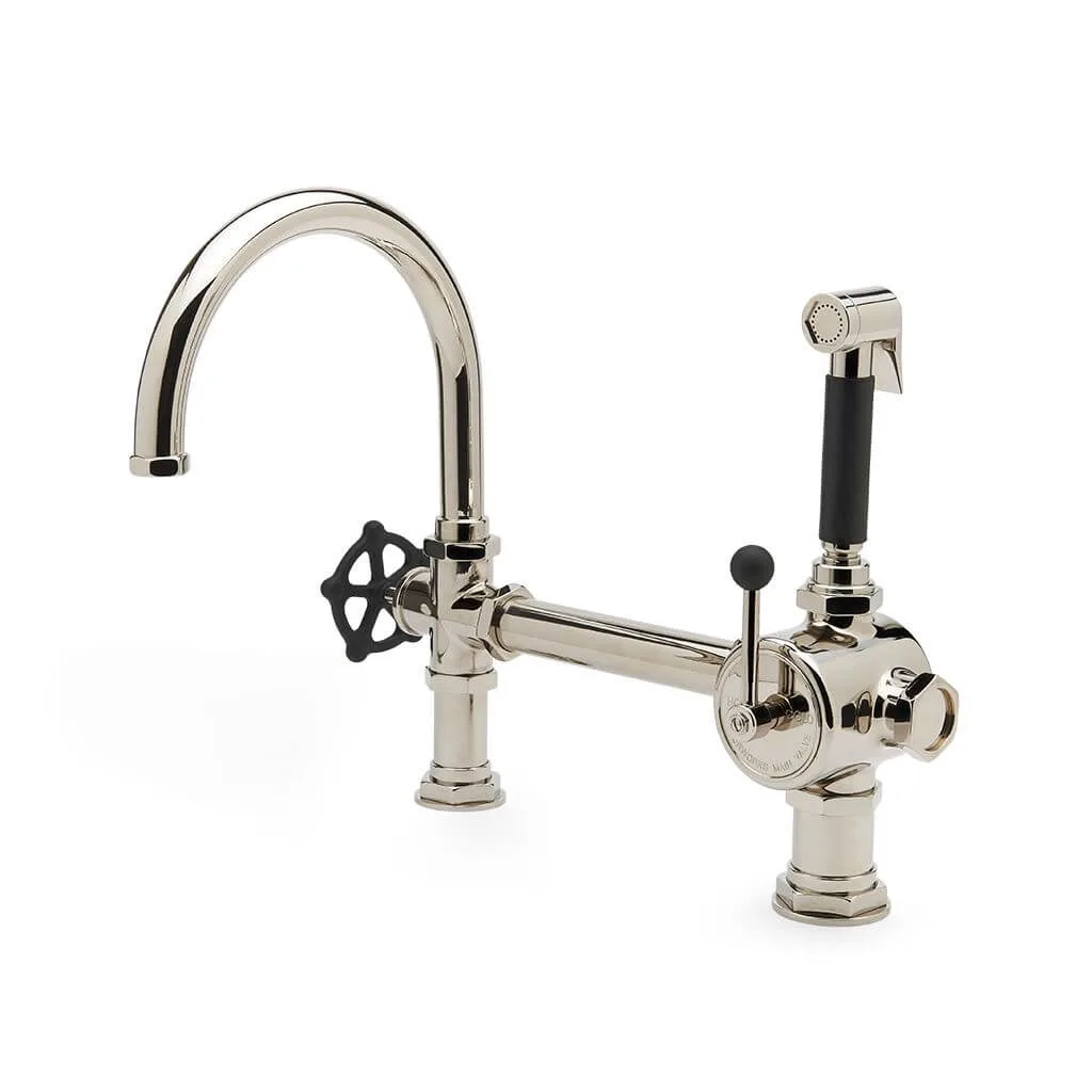 Als Trendsetter und Marktführer in seinem Segment, bietet Waterworks hochwertige Armaturen und Accessoires für Badezimmer