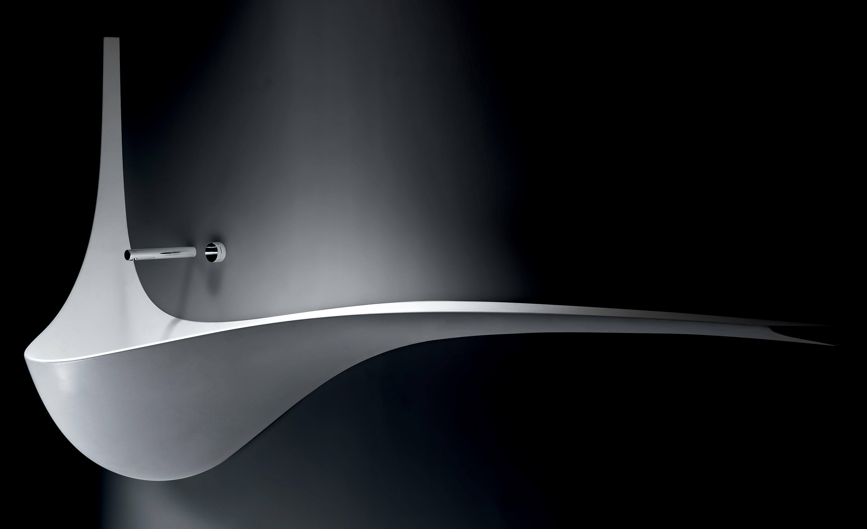 Produktinformationen zu "Falper Wing Waschbecken" Das Wing von Falper ist wegweisend in der Baddesignsszene. Design by Ludovico* Gefertigt aus 100% Cristalplant ist diese organische form erst möglich geworden. Ein absoluter Hingucker, egl ob im Gäste WC oder im Badezimmer.Passende Accessoires oder stylische Armaturen gibt es auf Anfrage bei uns. Der angegebene Preis bezieht sich nur auf das Waschbecken, Armatur, Holzablage, sowie Spiegel und Accessoires gehören nicht mit zum Angebot, Wir beraten Sie gerne hierzu telefonisch oder persönlich in einem unserer Showräume in Hamburg oder Frankfurt. *Ludovico ist ein junger italienischer Architekt mit Ausbildungsstationen in Mailand, Barcelona und London. Berufserfahrungen konnte er, unter anderem, bei Carlos Ferrater, Arata Isozaki sowie bei Zaha Hadid Architects sammeln, wo er heute tätig ist. Im Jahr 2008 schloss er sein Studium mit einem Master-Abschluss in Architektur und Urbanistik bei der DRL Design Research Lab der Architectural Association in London ab, nachdem er zuvor am Polytechnikum Mailand und an der Bartlett School in England studiert hatte. Er war Gastkritiker bei der Architectural Association und für die DRL, von der AAST in Turin, der Universität in Bologna, der Architektur Fakultät in Florenz, der Tate Britain in London und der Marangoni Schule in London wurde er eingeladen, um Workshops und Vorlesungen zu halten. Als Design- und Architekturtutor unterrichtete er am Polytechnikum Mailand und in der School of Architecture in Bartlett. Vor kurzem gewann er den Pelle+ Design-Wettbewerb von Oliviero Toscani und sein Vorschlag für Aldgate wurde auf der London Architecture Foundation im Jahr 2010 ausgestellt. Für Falper entwarf er das Waschbecken Wing, das im Jahr 2013 vorgestellt wird Wing by Falper Design von Ludovico Lombardi neuesten Materialverarbeitungstechnologie und Produktionsmethoden