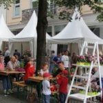 Eröffnung des Rosenfestes findet am Samstag, den 10. Juni um 13.00 Uhr am Zelt der Stadtsparkasse mit munterer Begleitung der Musikschule statt.