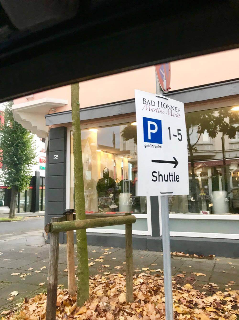 Hinweisschilder für autofahrer parkplatz