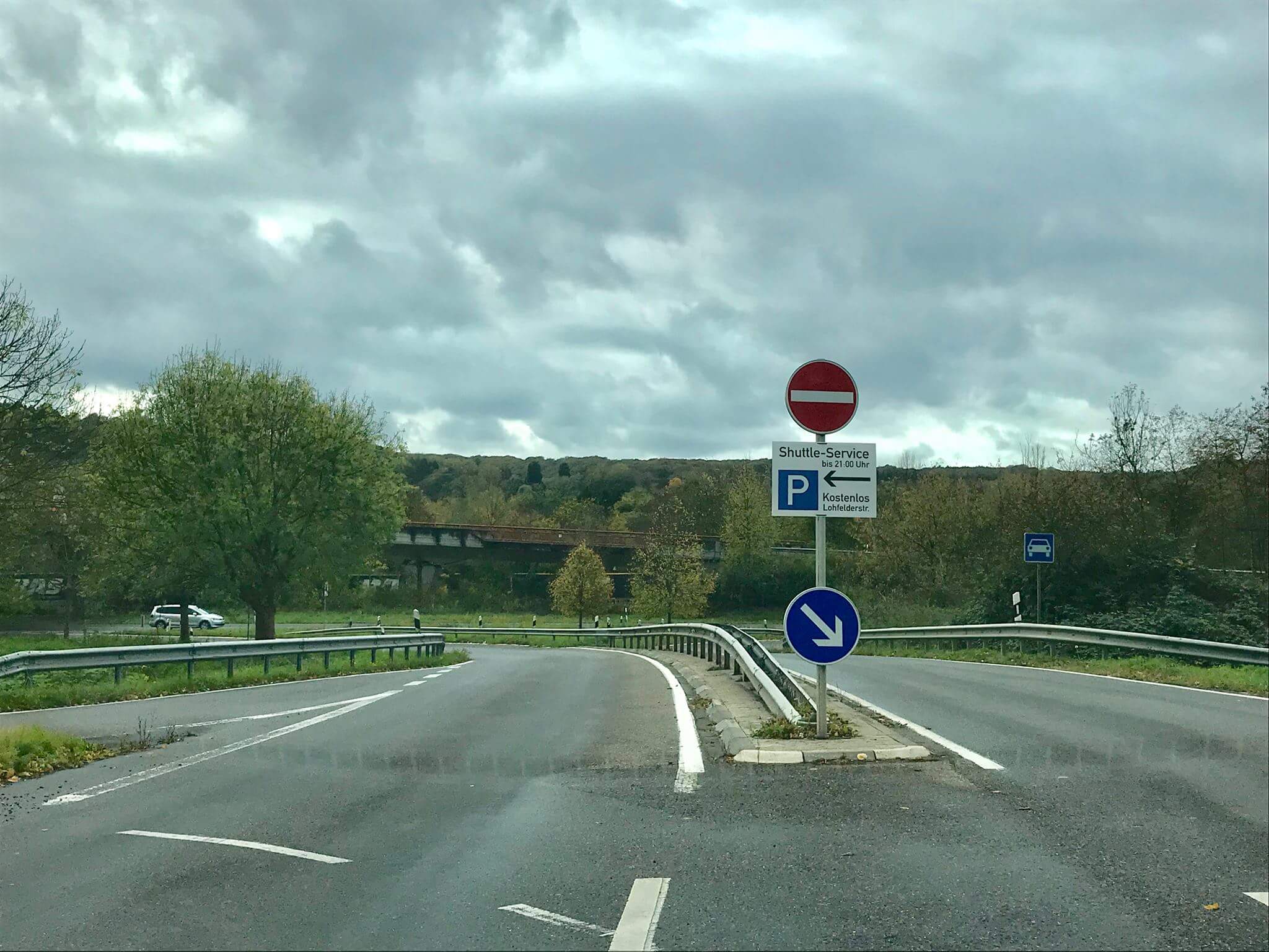 Hinweisschilder für autofahrer parkplatz