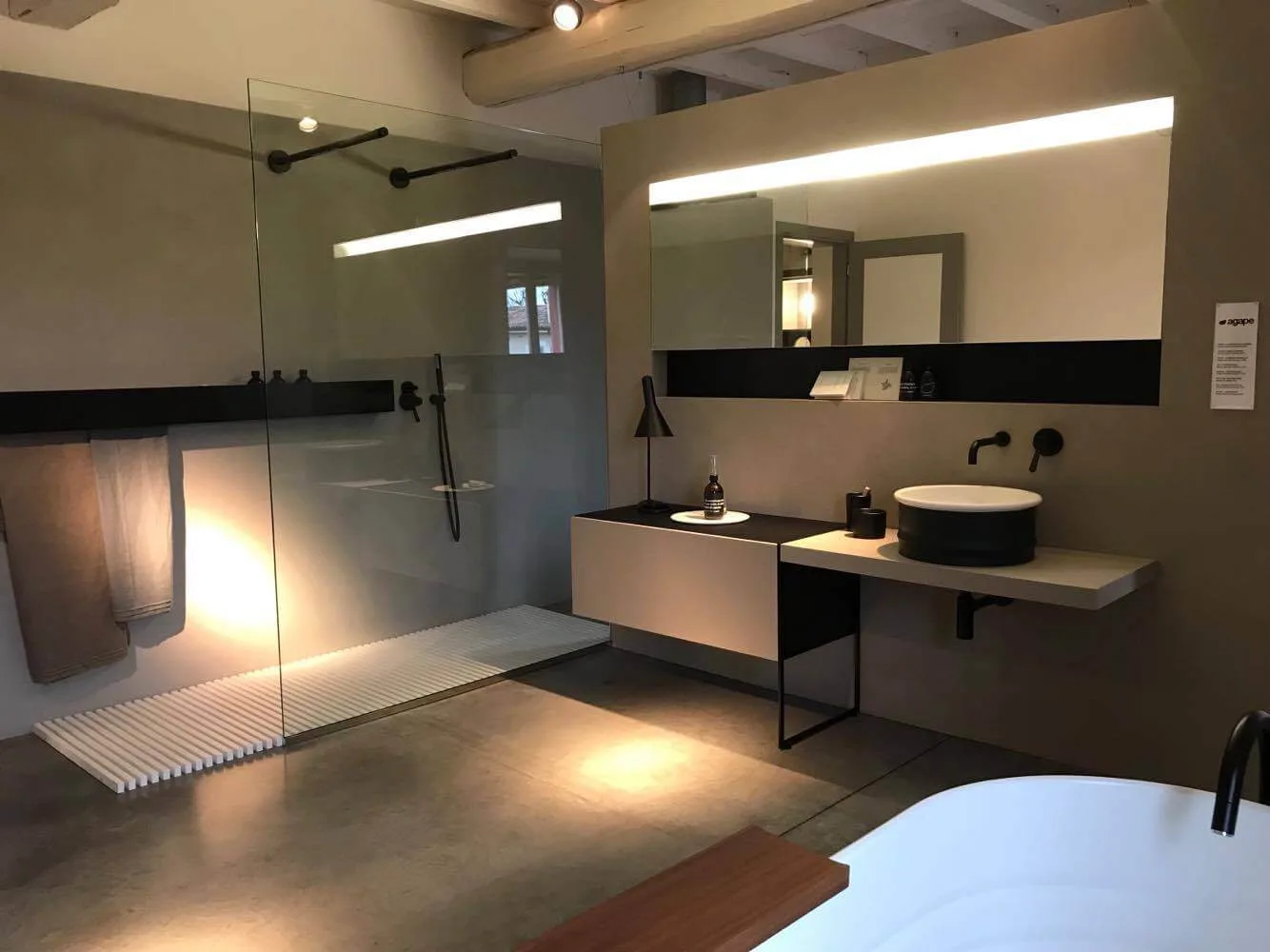 Bad Designprodukte,agape - Design Badobjekte,agape bad,Italienisch puristisches Design,AGAPE Produkte,Agape Architektur,Agape Kollektionen,Agape Badambiente aus Italien,agape badewanne preis,privat Spa,agape badmöbel,agape waschbecken,agape spoon,agape outlet,agape italien,spa wellness konzepte,wellness & spa design