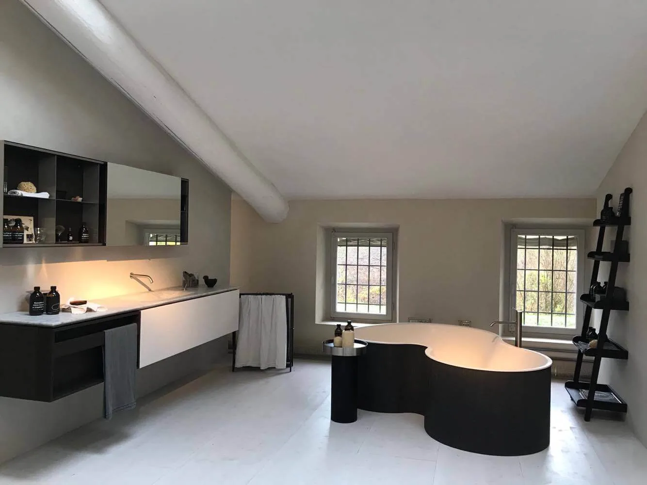 Bad Designprodukte,agape - Design Badobjekte,agape bad,Italienisch puristisches Design,AGAPE Produkte,Agape Architektur,Agape Kollektionen,Agape Badambiente aus Italien,agape badewanne preis,privat Spa,agape badmöbel,agape waschbecken,agape spoon,agape outlet,agape italien,spa wellness konzepte,wellness & spa design