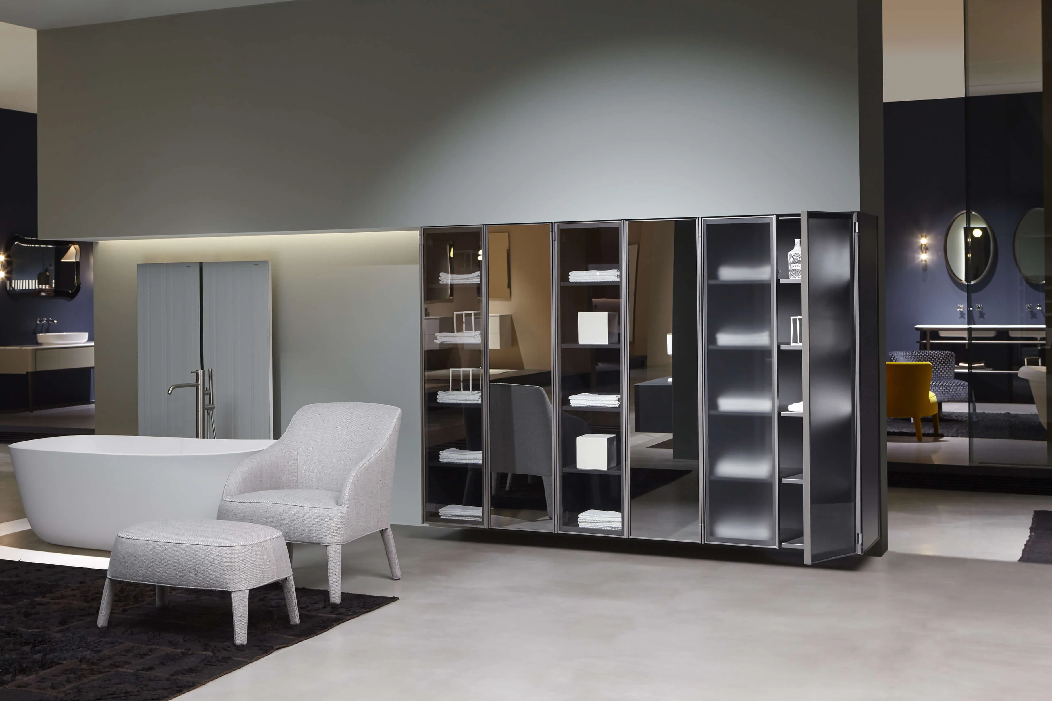 Italienisches Badezimmer mit Modulsystem Modulare Ausstattung für italienische Badezimmer en suite mit Schrankelementen