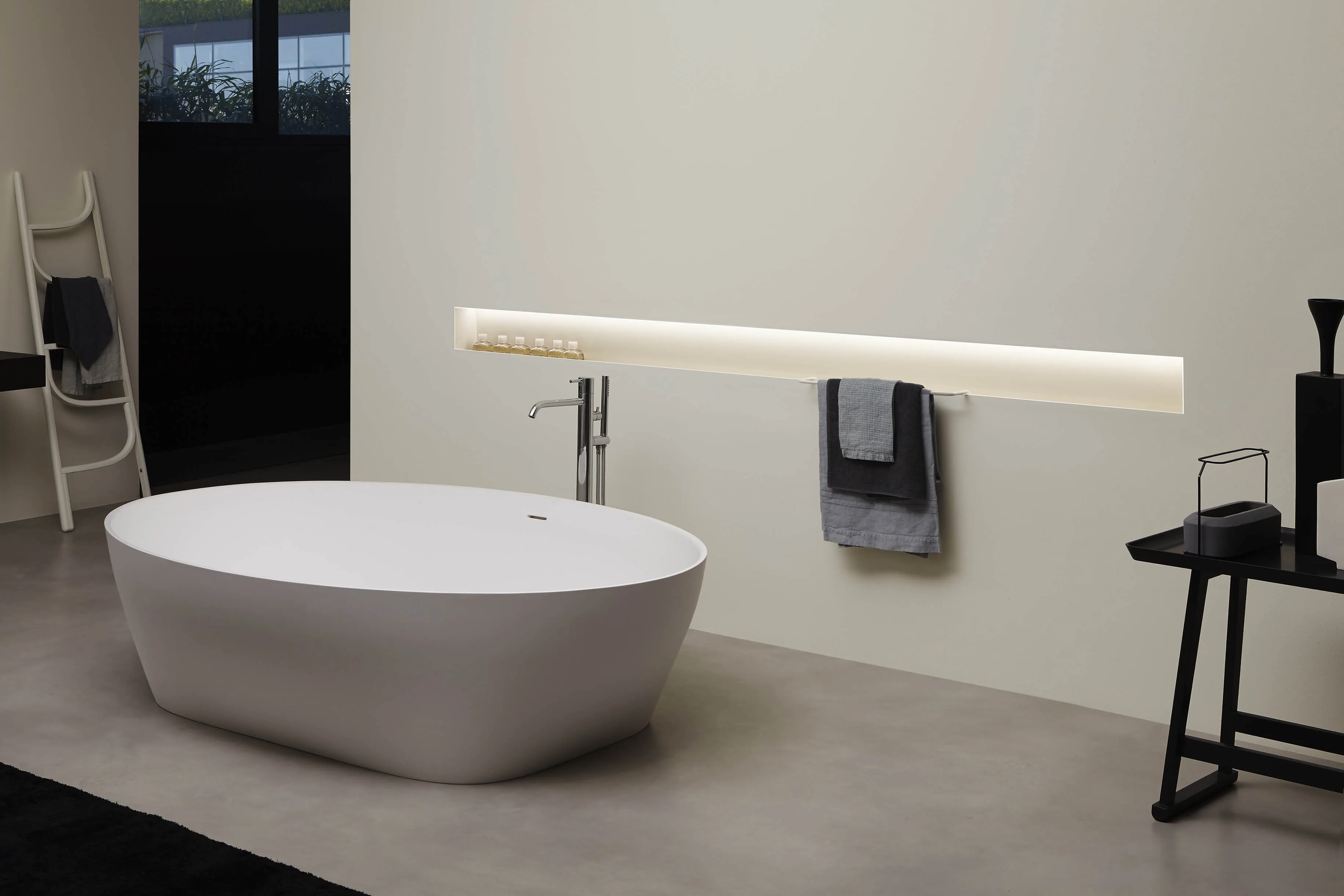 Italiensiches Badezimmer mit Badewanne Italienisches Badezimmer mit freistehender Badewanne von Antoniolupi