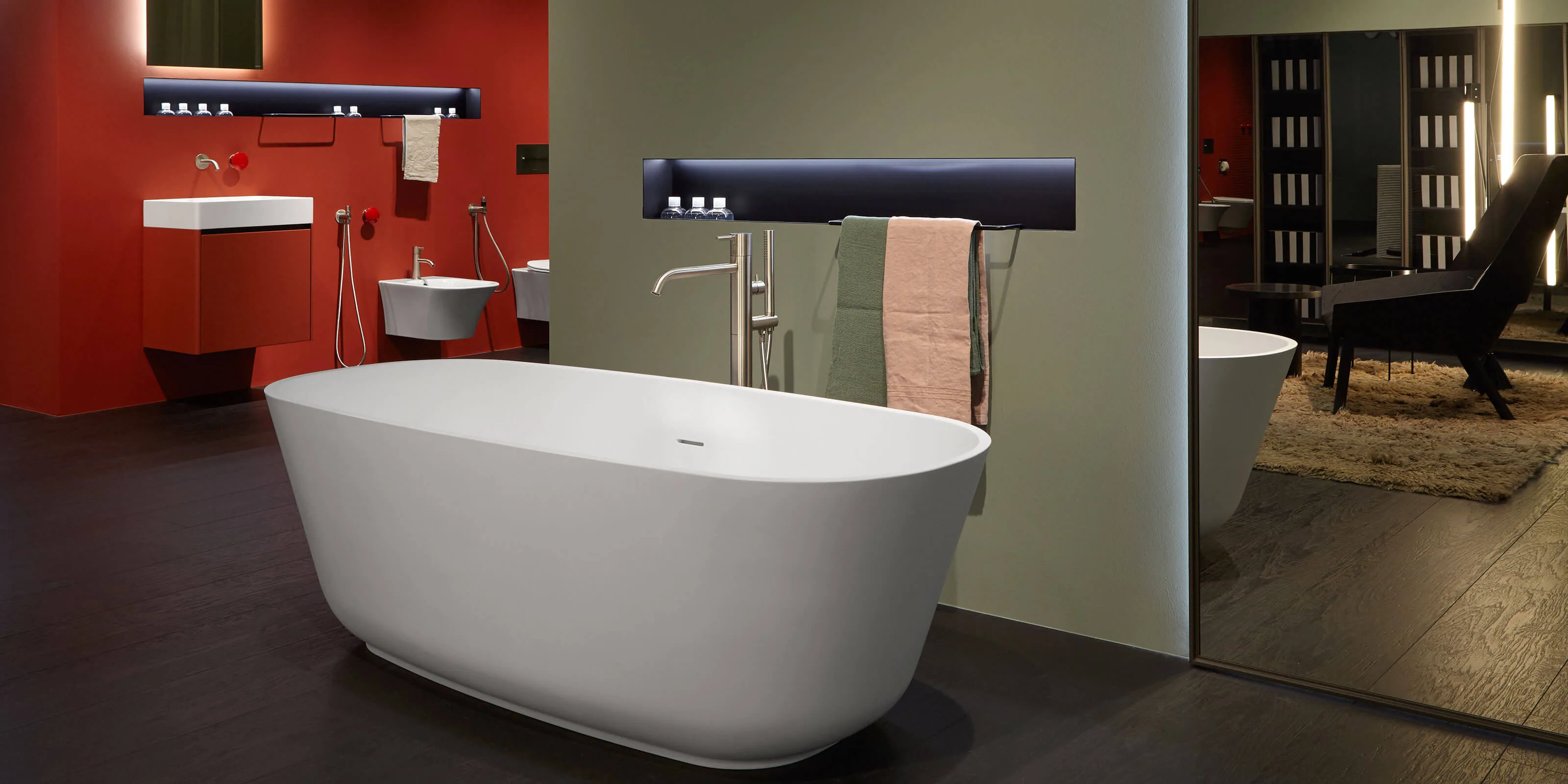 Exklusives italienisches Badezimmer mit Badewanne Ausstellung exklusiver italienischer Badezimmer bei Antoniolupi