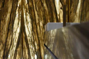 Detailaufnahme Waschtisch im grossen Badezimmer en suite