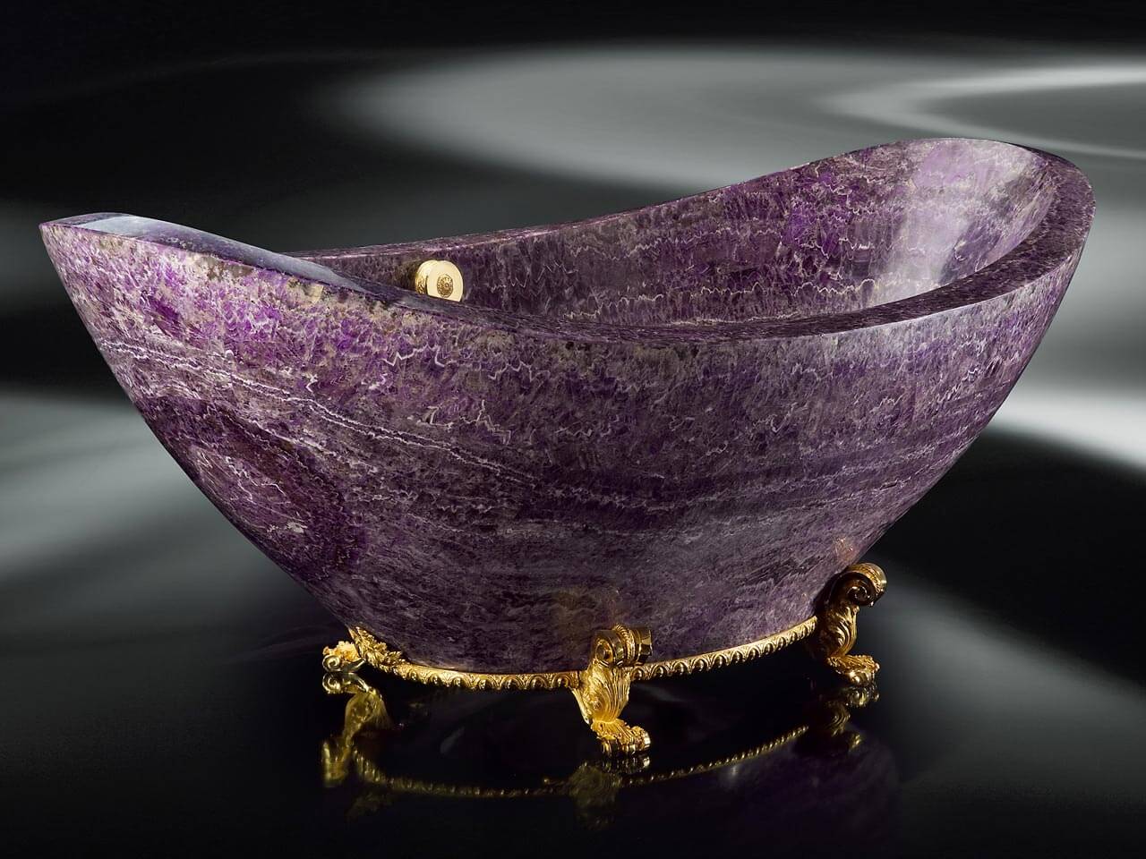 Amethyst Badewanne Badewanne aus Amethyst mit goldenen Füßen