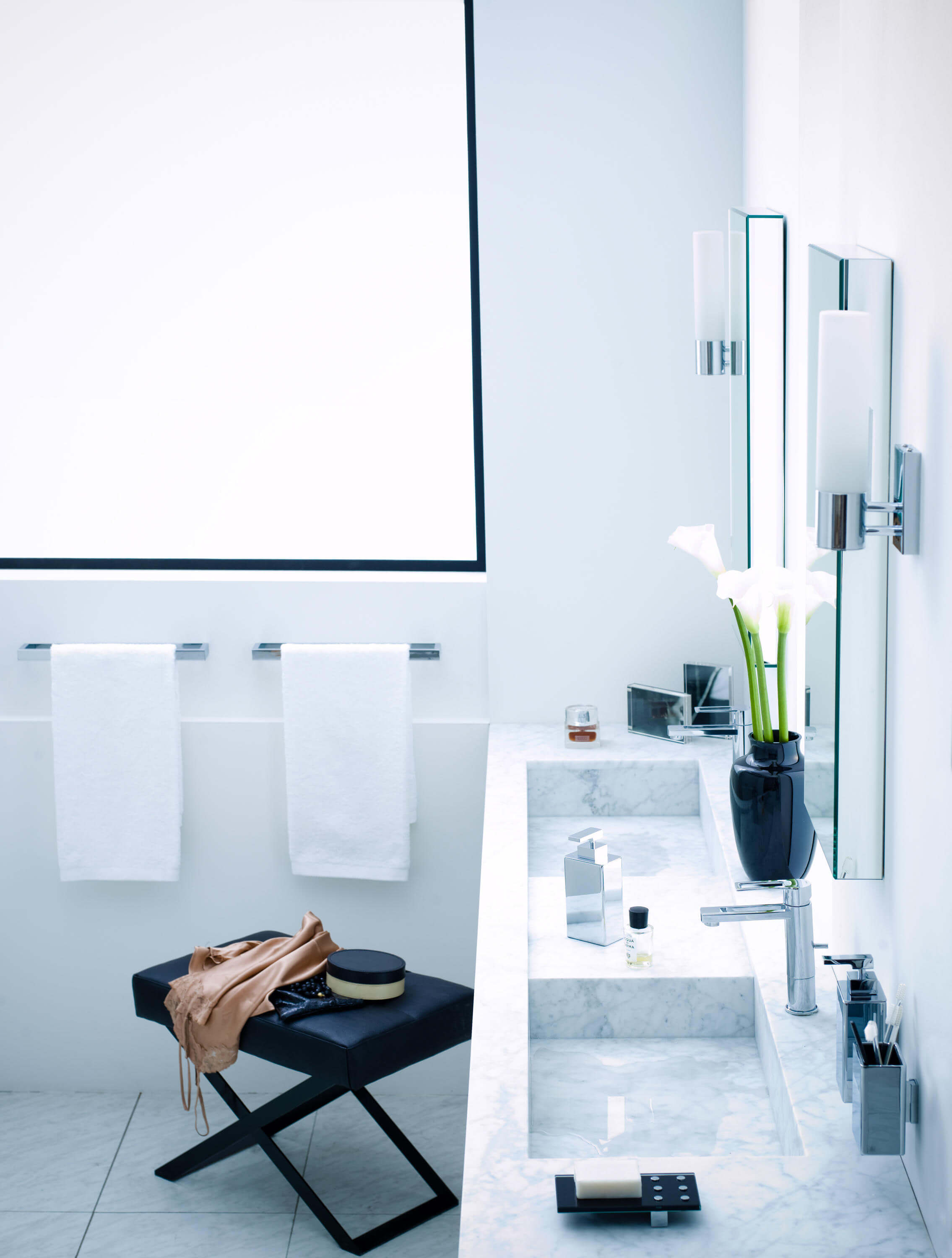 klassische steinwand im innendesign trends fuers esszimmer, pomd´or: spanische leidenschaft im badezimmer, Innenarchitektur