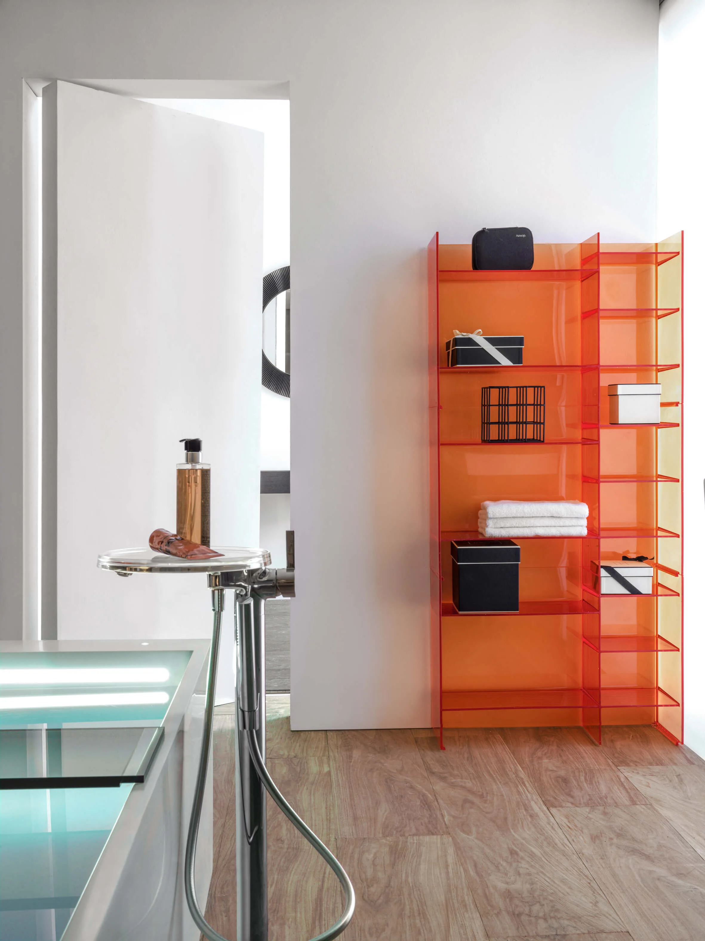 Pantone Trendfarbe 2019 mit Kartell by Laufen Pantone Trendfarbe 2019 mit Kartell by Laufen