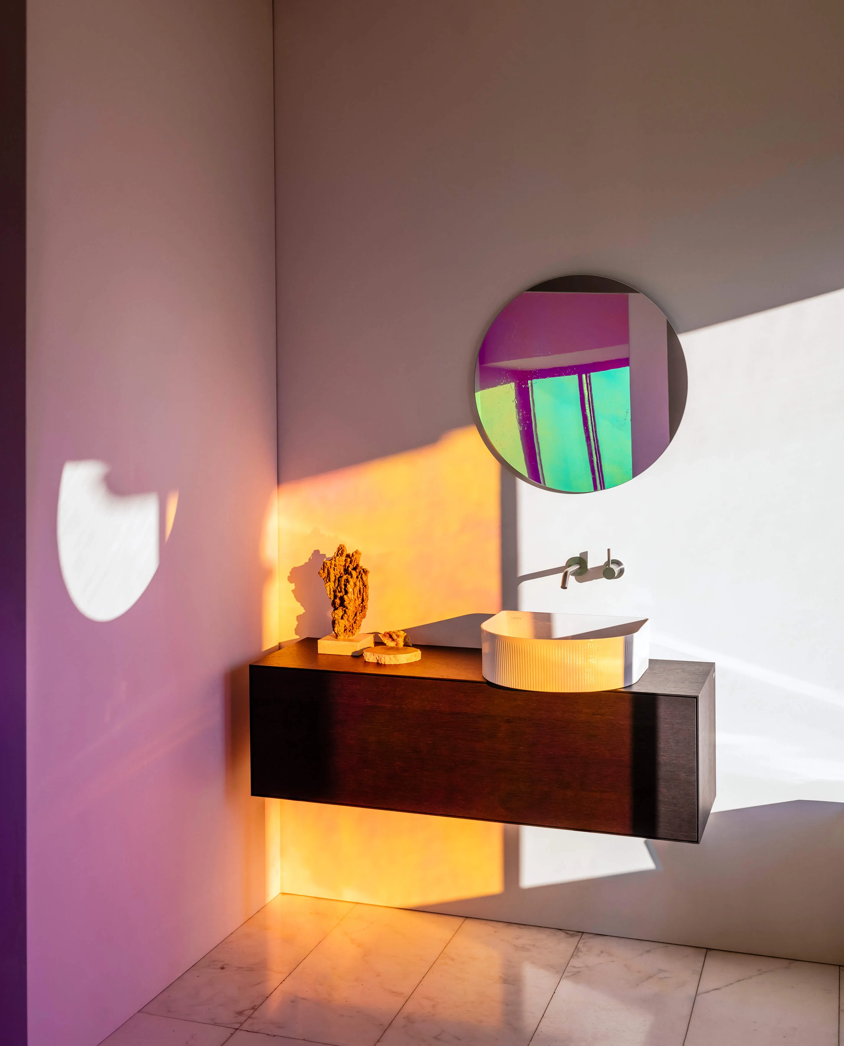 Pantone Trendfarbe 2019 mit Kartell by Laufen Pantone Trendfarbe 2019 mit Kartell by Laufen