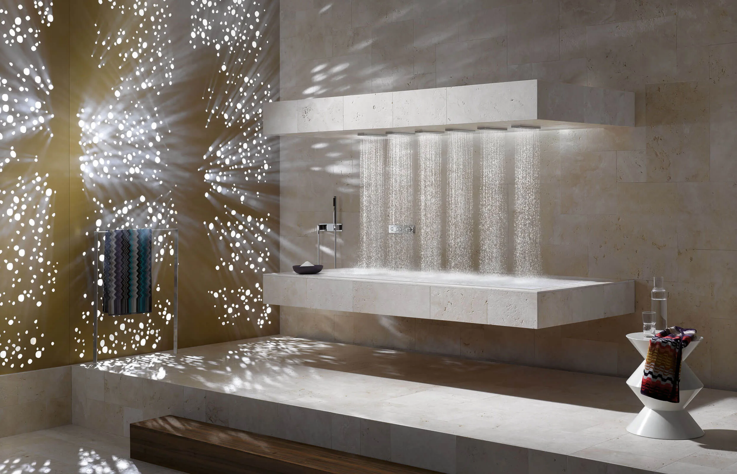 Spa- und Bad-Architektur Design mit Dornbracht Luxusdusche Spa- und Bad-Architektur Design mit Dornbracht Luxusdusche Massagedusche Horizontal Shower ATT ermöglicht das Duschen mit der AMBIANCE TUNING TECHNIQUE erstmals im Liegen.