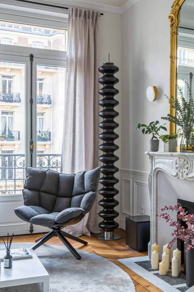 Schwarzer Tunes Heizkörper Milano in Pariser Appartment