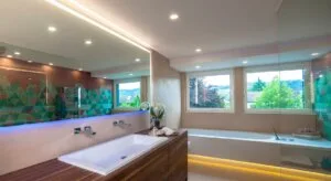 Modernes Baddesign mit Wall and Deco Wet System Tapeten