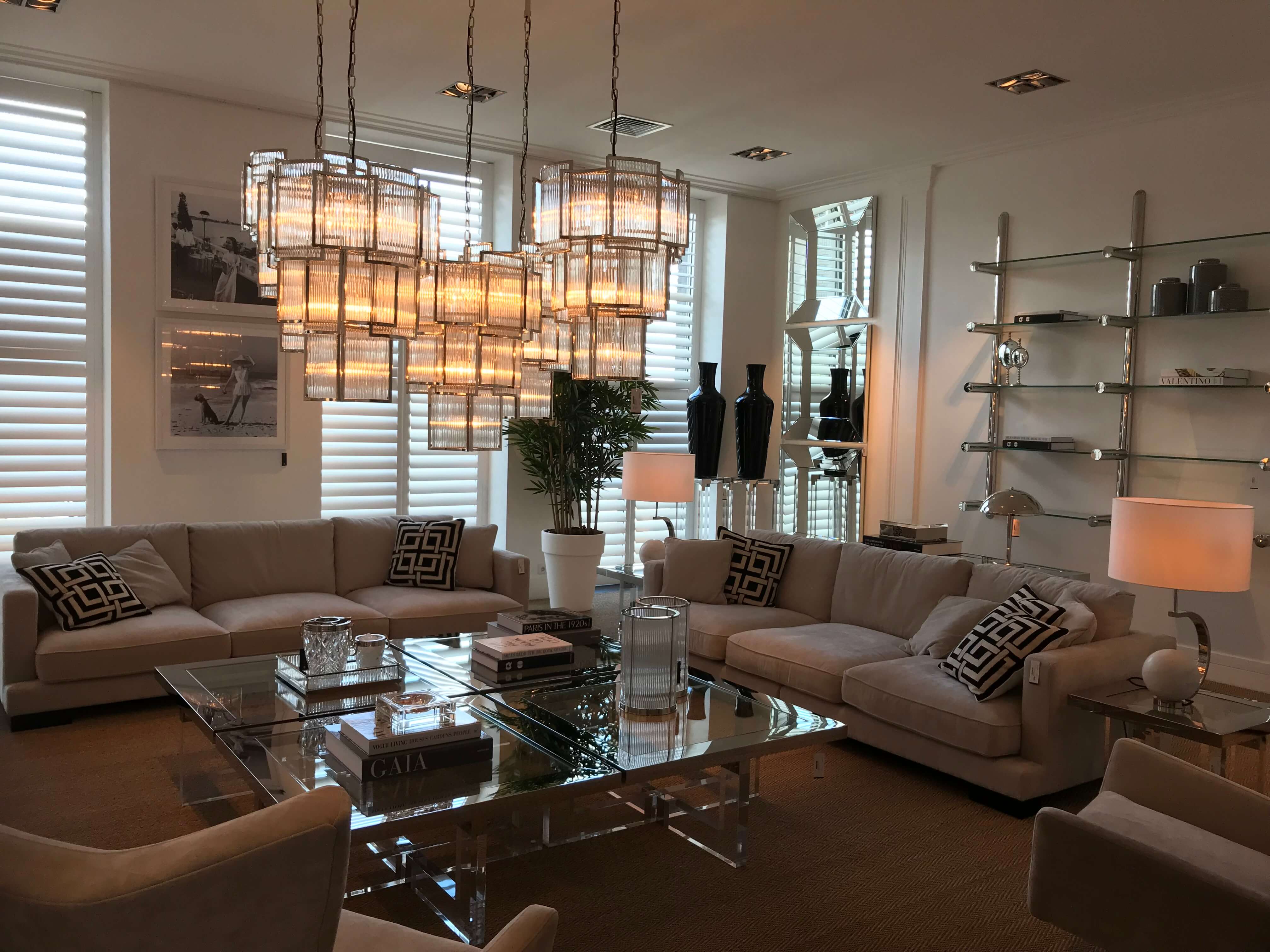 Gemütliche Luxus Möbel in Creme fürs Wohnzimmer von Eichholtz