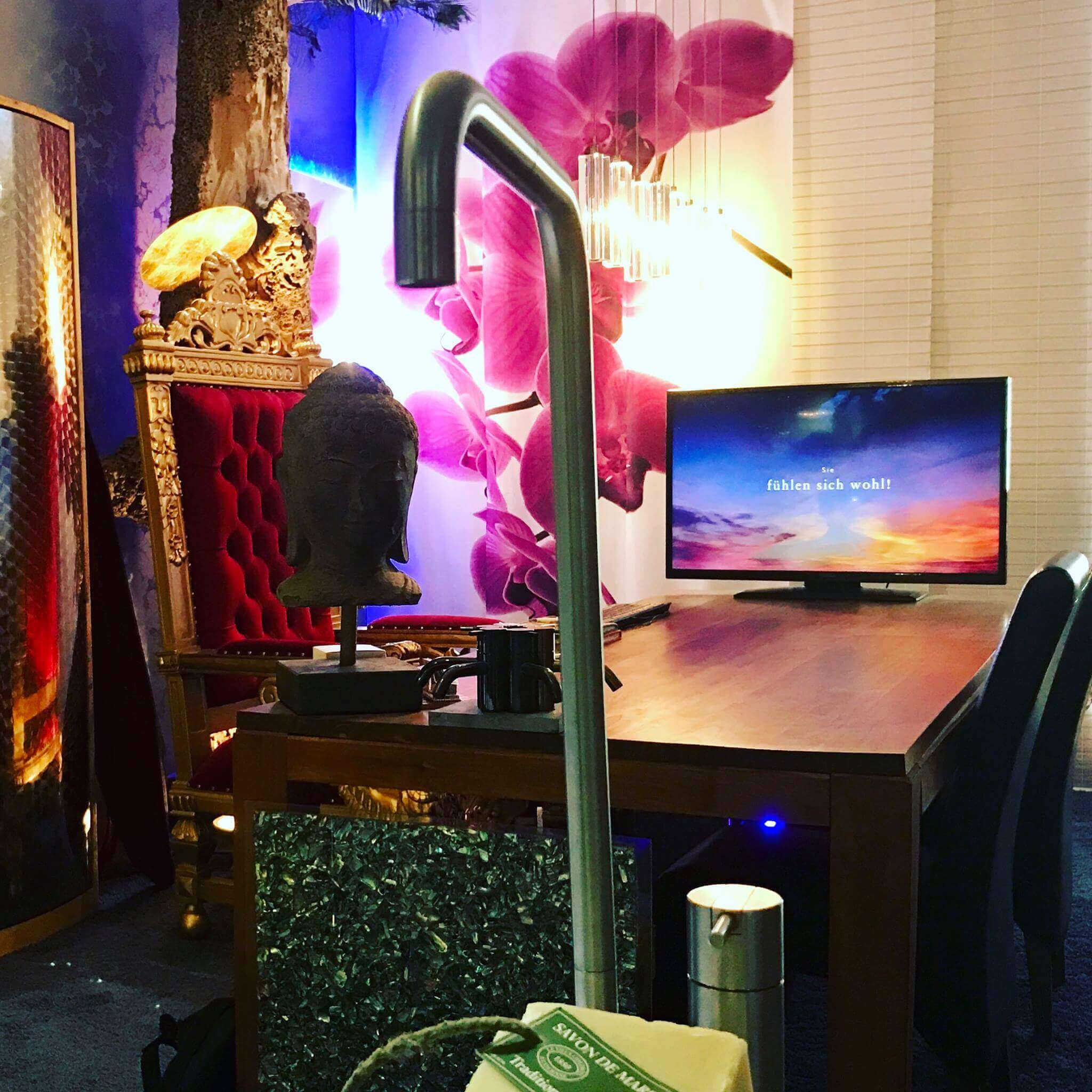 Kommunikationsraum vom Designer Torsten Müller aus Bad Honnef naehe Koeln Bonn Es findet somit KEIN verkaufsoffener Sonntag am 8. Dezember statt! Unsere Aktion „Advent im Kaminzimmer“ ist davon unberührt! Wir bedanken uns für Euer Verständnis!