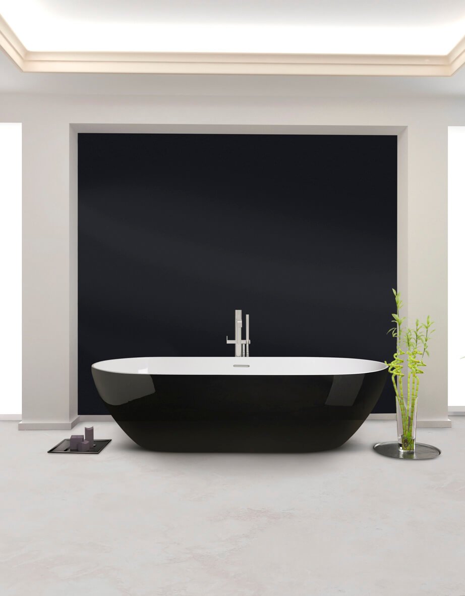 Luxus Badewanne in schwarz-weiß Elegante Luxus Badewanne in schwarz-weiß
