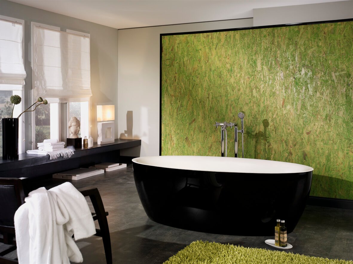 Luxus Badewanne in schwarz-weiß Schwarz-weiße Luxus Badewanne in maskulinem Bad mit grünen Accessoires