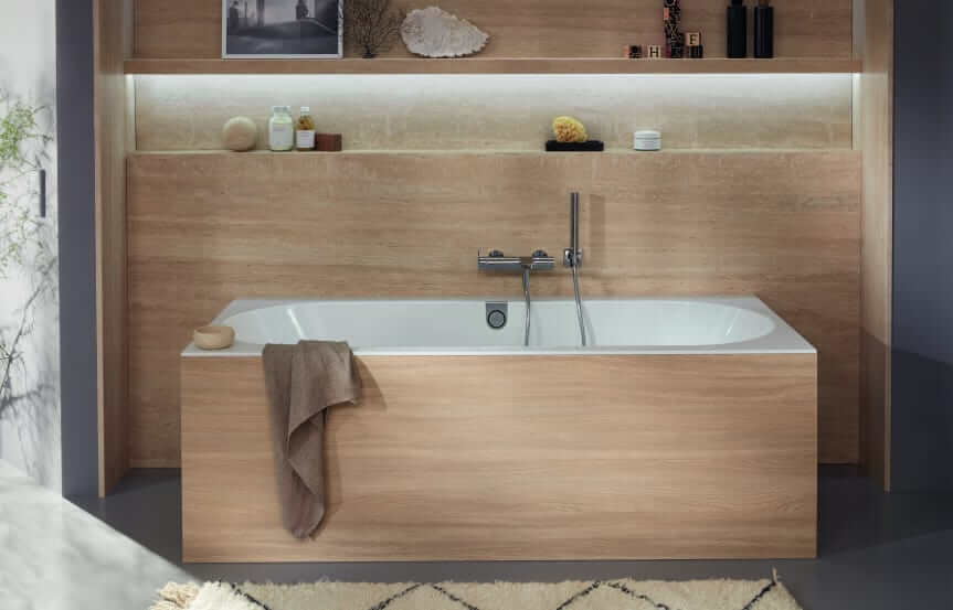 Von der Natur inspiriertes Farbspektrum kommt auch als Zitat historischer Stile in Mode: braune Farbtöne bringen Wohnlichkeit ins Lifestyle-Badezimmer. (Foto: Villeroy & Boch)