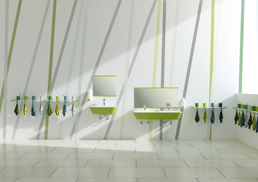 Zwei Entwicklungen begünstigen den Trend zu einem in Grün getunkten Badezimmer: Erstens die Sehnsucht nach einer natürlichen Umgebung, in der die Natur als ursprüngliches Zuhause des Menschen empfunden werden kann. Und zweitens gilt Grün als Trendfarbe im Interior Design. (Foto: Hewi)