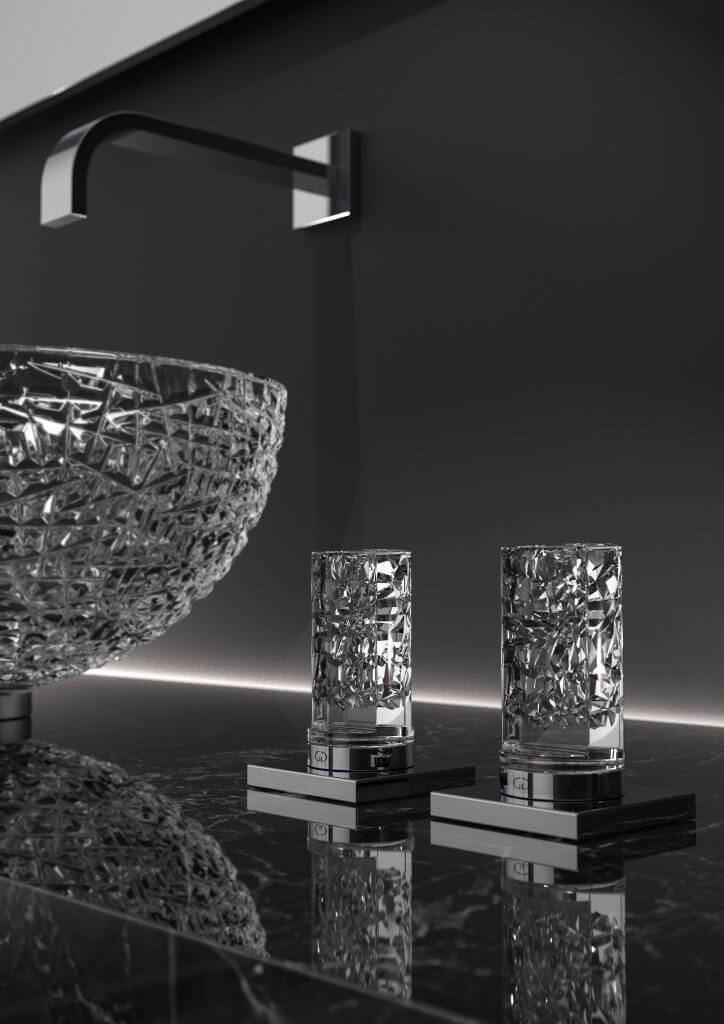 Transparentes Glaswaschbecken von myglassdesign mit passenden Armaturgriffen