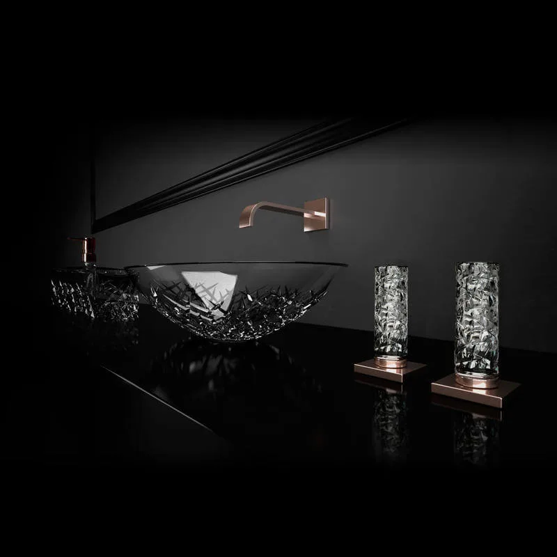 Transparentes Glaswaschbecken mit passender Armatur von myglassdesign