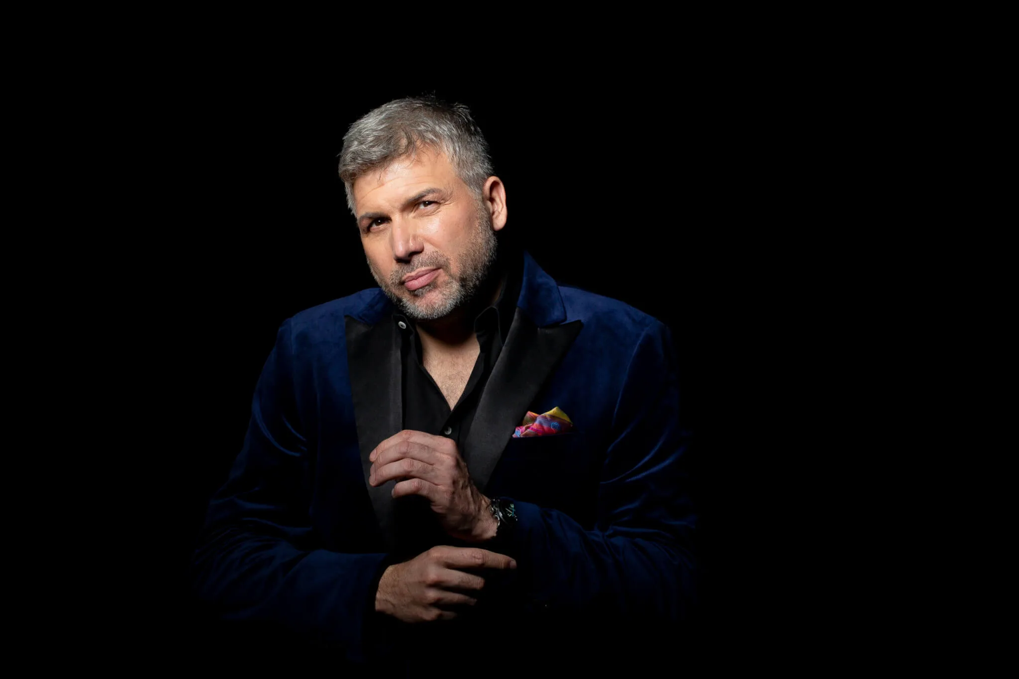 Baddesigner Torsten Müller vor schwarzem Hintergrund