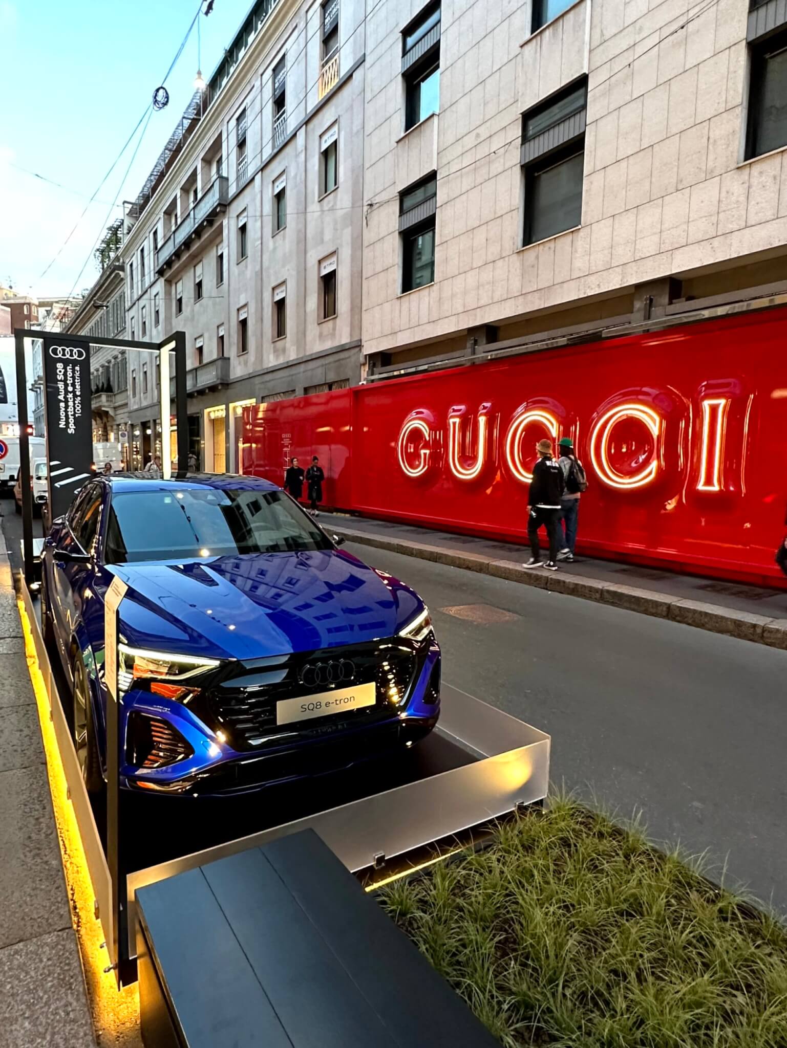 Event von Gucci und Audi SQ8 auf der Milano Design Week 2023 Aufnahme des Gucci Flagshipstores auf der Milano Design Week 2023