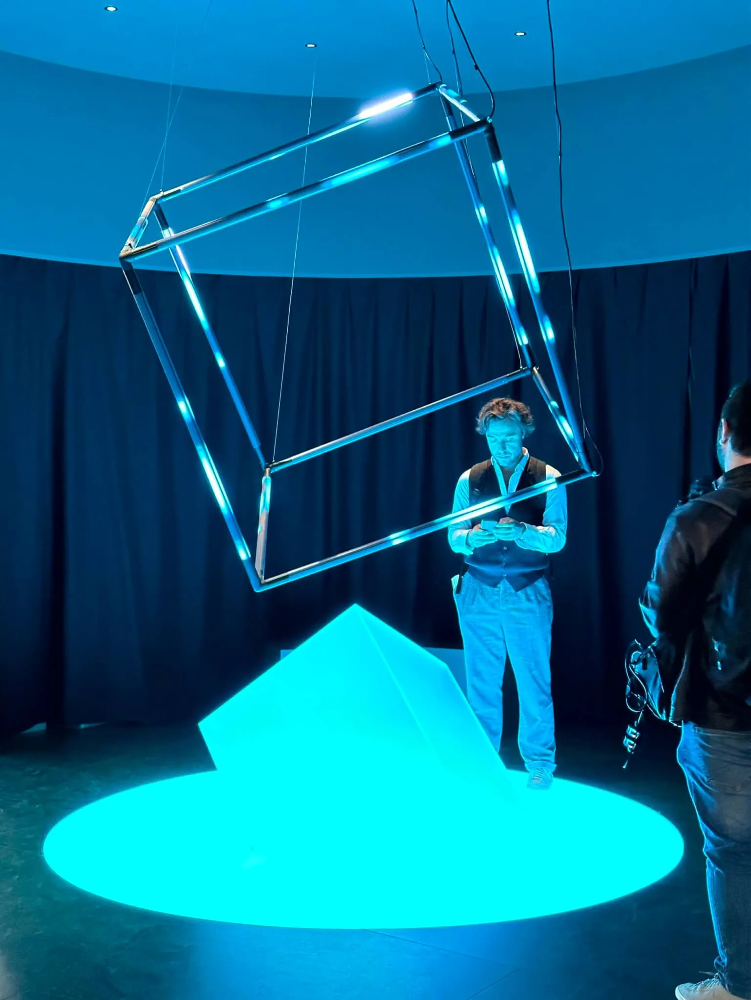 Bunte Würfelkanten auf der Euroluce 2023