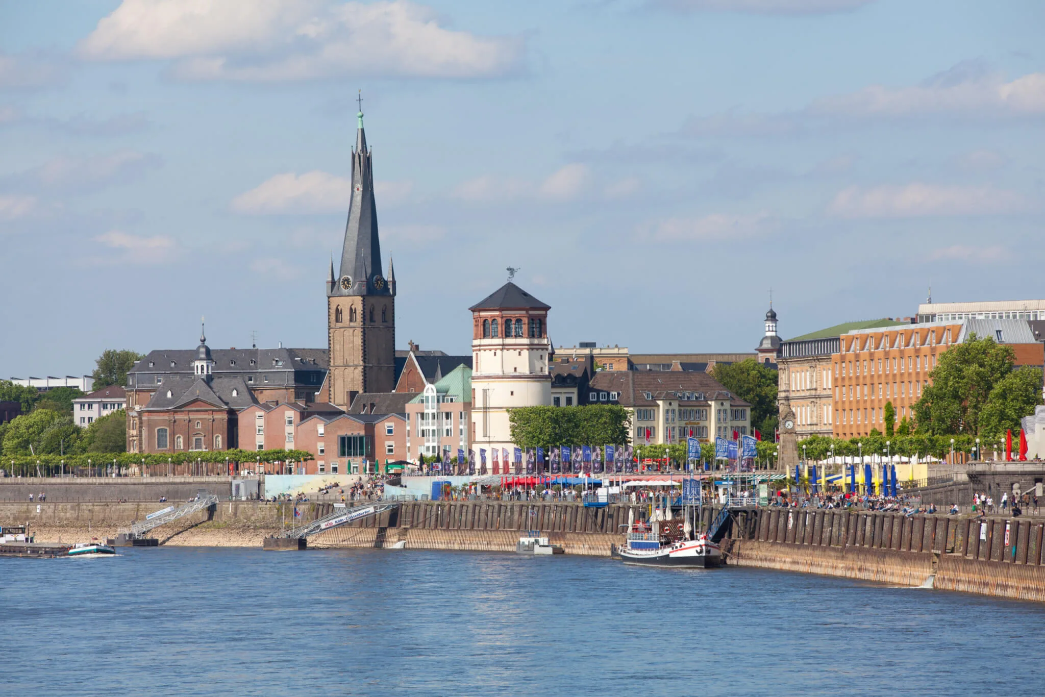 Düsseldorfer Altstadt und Rheinufer als regionaler Bezug der Badplanung