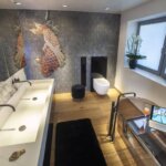 Bad Architektur Design by Torsten Müller langer Waschtisch in weiss mit transluzenter Badewanne und Koi Fisch Tapete