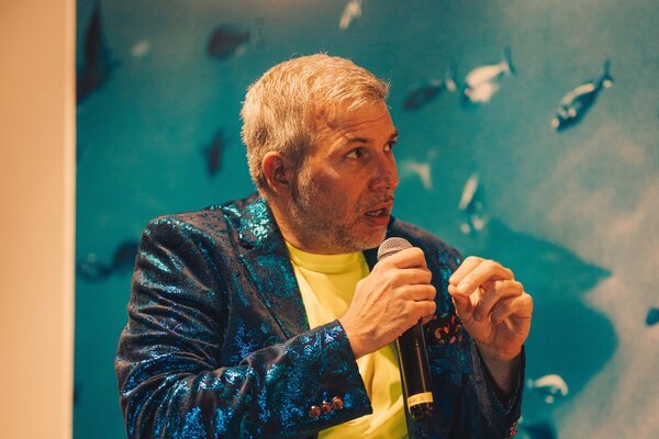 Torsten Müller mit Bühnenstatement auf der baqua Convention 2025 im Aquarium von Palma – klare Botschaft: Haltung statt Rabatt.