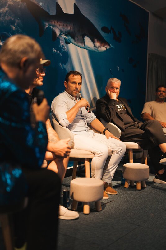 Torsten Müller im persönlichen 1:1-Gespräch während der baqua Convention 2025 auf Mallorca – individueller Austausch über Haltung und Zukunft der Branche.