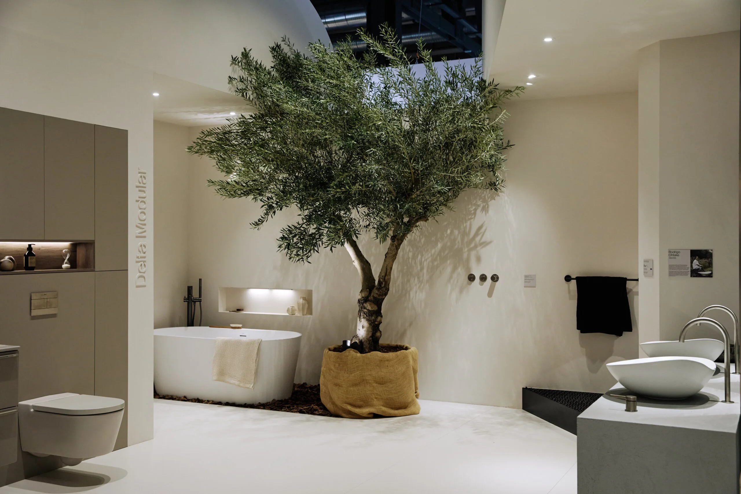 Wohnlich gestaltetes Private Spa Konzept von ROCA während des Salone del Bagno 2026 in Mailand