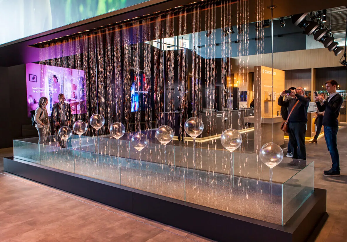 Wasser & Kunstinstallation von TOTO auf der ISH 2023